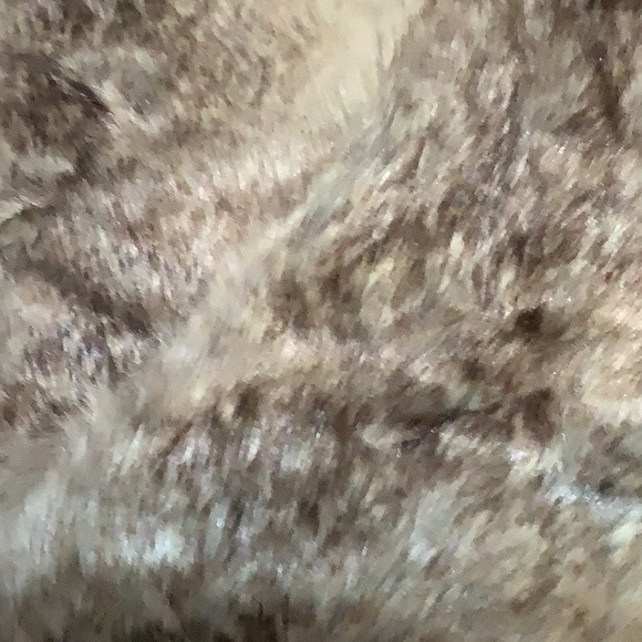 UPCOUNTRY BY DU MONDE BEAUTIFUL FAUX FUR INFINITY SCARF - Picture 9 of 9